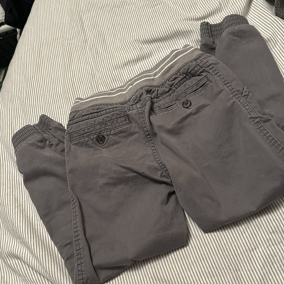 Cat&Jack gray drawstring joggers for boys 97% cotton 3% spandex - Picture 2 of 5